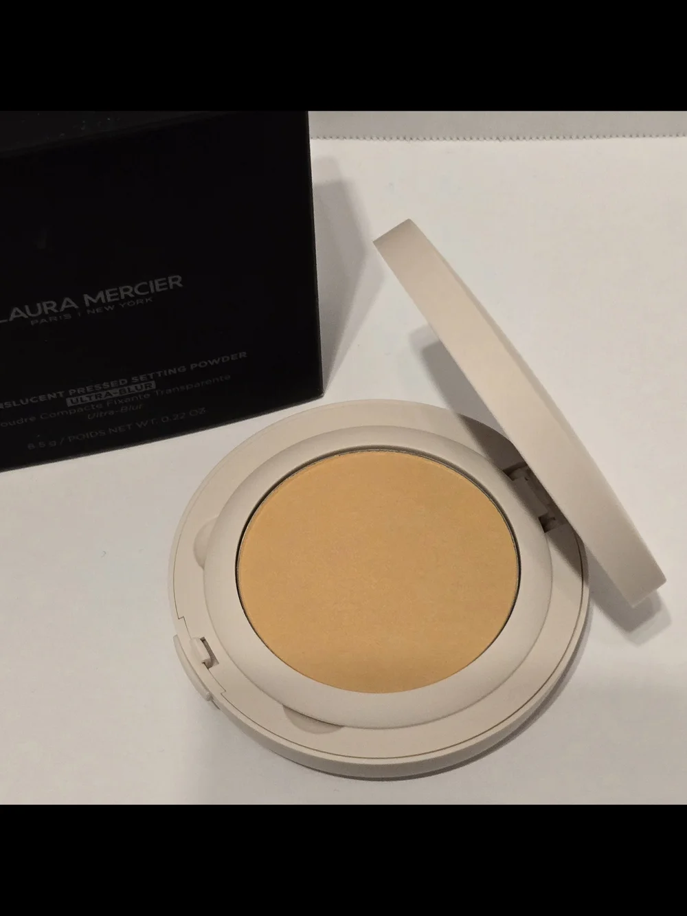 Laura Mercier Translucent Pressed Setting Powder Ultra Blur- Translucent Honey